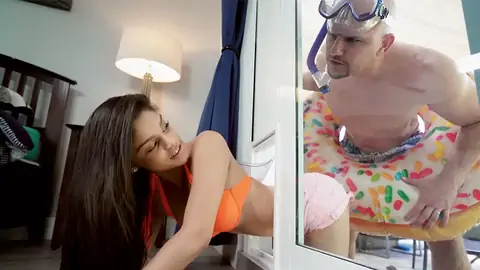 She got stuck and the teenage got her cootchie romped